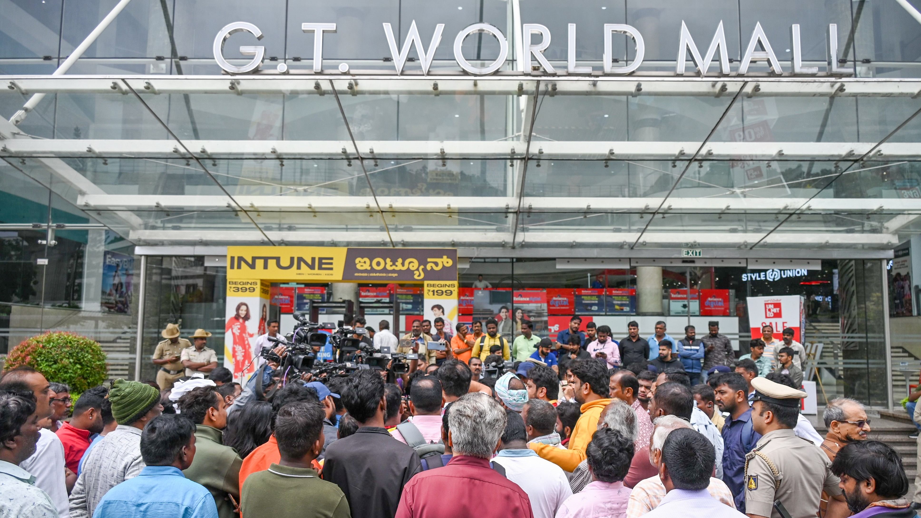 <div class="paragraphs"><p>Members of Pro Kannada outfits and farmers stage protest in front of GT World Mall, Magadi Road in Bengaluru on Wednesday.</p></div>